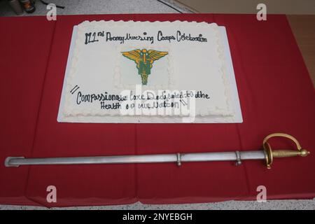 Aujourd'hui, l'Hôpital communautaire de l'Armée de terre de Blanchfield a célébré les 122 ans du corps d'infirmières de l'Armée par une cérémonie avec un conférencier invité spécial, le colonel (retraité) John Hudock, ancien chef adjoint du corps d'infirmières de l'Armée de terre. Banque D'Images