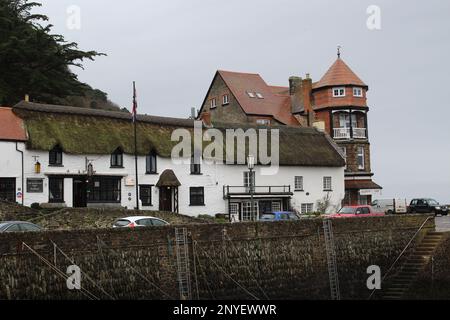 LYNMOUTH, DEVON, Royaume-Uni - 29 JANVIER 2017 ancien bâtiment sur le mur de la mer Banque D'Images