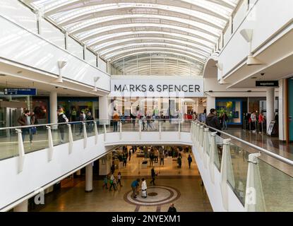 Marks & Spencer, intérieur du centre commercial Mall, Cribbs Causeway, Patchway, Bristol, Angleterre, ROYAUME-UNI Banque D'Images