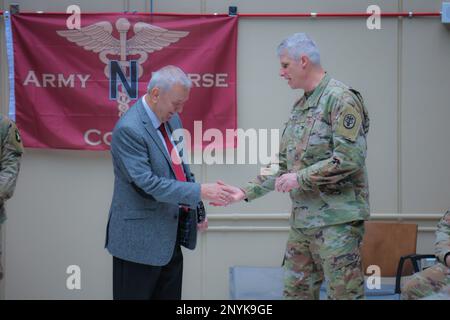 Aujourd'hui, l'Hôpital communautaire de l'Armée de terre de Blanchfield a célébré les 122 ans du corps d'infirmières de l'Armée par une cérémonie avec un conférencier invité spécial, le colonel (retraité) John Hudock, ancien chef adjoint du corps d'infirmières de l'Armée de terre. Banque D'Images
