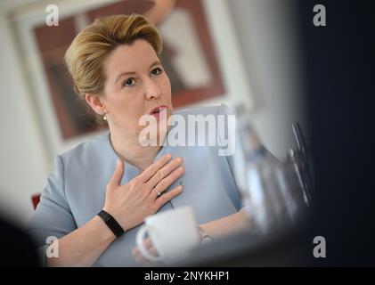Berlin, Allemagne. 02nd mars 2023. Franziska Giffey, présidente du SPD Berlin, maire de Berlin, parle lors d'une interview de dpa. Credit: Britta Pedersen/dpa/Alay Live News Banque D'Images