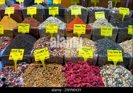 Marché aux épices ou bazar Egyptien, Eminonu, Istanbul, Turquie Banque D'Images