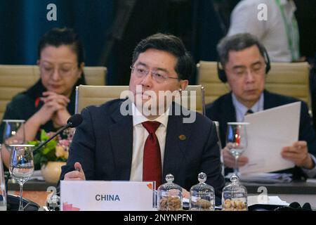 New Delhi, Inde. 2nd mars 2023. Le Ministre chinois des affaires étrangères, Qin Gang, assiste à une session de la réunion des ministres des affaires étrangères du Groupe des 20 (G20) à New Delhi, en Inde, au 2 mars 2023. Crédit : Javed Dar/Xinhua/Alay Live News Banque D'Images