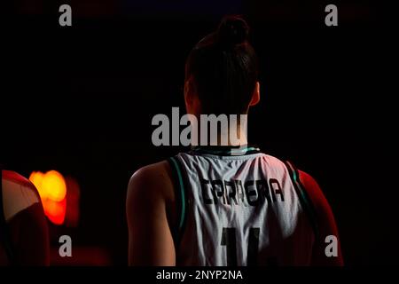 Détail de Raquel Carrera de Valence Panier en action pendant l'EuroLeague Women on 1 mars 2023 J14 à la salle de sport Fuente de San Luis (Valence, J14 EuroLeague Women on 1 mars 2023). Panier Valence 65:55 Olympiacos SFP (photo par Vicente Vidal Fernandez/Sipa USA) crédit: SIPA USA/Alay Live News Banque D'Images