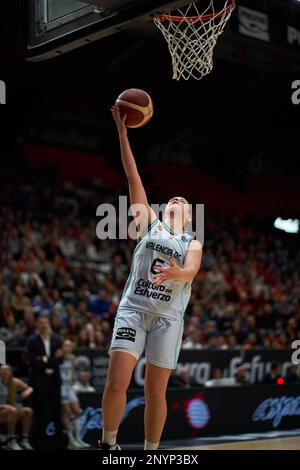 Elena Buenavida de Valence Panier en action pendant l'EuroLeague Women on 1 mars 2023 J14 au Palais de sport Fuente de San Luis (Valence, J14 EuroLeague Women on 1 mars 2023). Panier Valence 65:55 Olympiacos SFP (photo par Vicente Vidal Fernandez/Sipa USA) crédit: SIPA USA/Alay Live News Banque D'Images