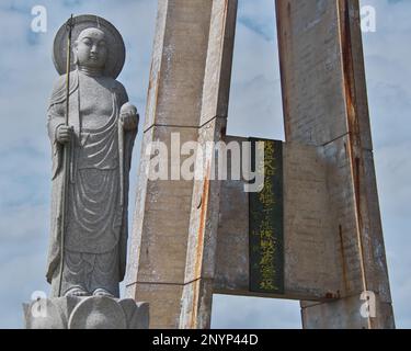 Isen, Japon. 02nd mars 2023. La tour commémorative du cuirassé japonais Yamato et la flotte 2nd de la Marine impériale japonaise pour la victime de la guerre de la Seconde Guerre mondiale sont vus à l'île Tokunoshima, dans la préfecture de Kagoshima, au Japon, jeudi, 2 mars 2023. Photo par Keizo Mori/UPI crédit: UPI/Alay Live News Banque D'Images