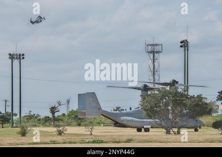 Isen, Japon. 02nd mars 2023. Le V-22 Osprey et les États-Unis de la Force d'autodéfense terrestre du Japon Le MV-22 Osprey de Marines participe à l'exercice conjoint 'Iron Fist 23' sur l'île Tokunoshima, préfecture de Kagoshima, Japon, jeudi, 2 mars 2023.2023. Photo par Keizo Mori/UPI crédit: UPI/Alay Live News Banque D'Images