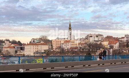 Belgrade, Serbie - 22 février 2017 : site de l'église orthodoxe dans la capitale à Nice, jour d'hiver vue depuis le pont Branko. Banque D'Images