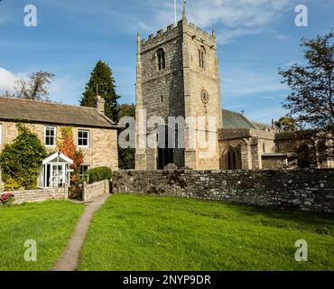 Église Saint Romald Village de Romaldkirk, Teesdale, comté de Durham, par une journée ensoleillée d'automne. Banque D'Images