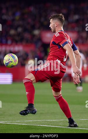 Séville, Espagne. 26th, février 2023. David Garcia (5) d'Osasuna vu pendant le match LaLiga Santander entre Sevilla FC et Osasuna à l'Estadio Ramon Sanchez Pizjuan à Séville. (Crédit photo: Gonzales photo - Jesus Ruiz Medina). Banque D'Images