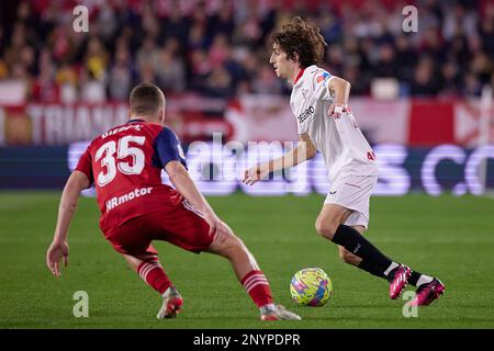 Séville, Espagne. 26th, février 2023. Bryan Gil (25) du FC Sevilla vu pendant le match LaLiga Santander entre le FC Sevilla et Osasuna à l'Estadio Ramon Sanchez Pizjuan à Séville. (Crédit photo: Gonzales photo - Jesus Ruiz Medina). Banque D'Images