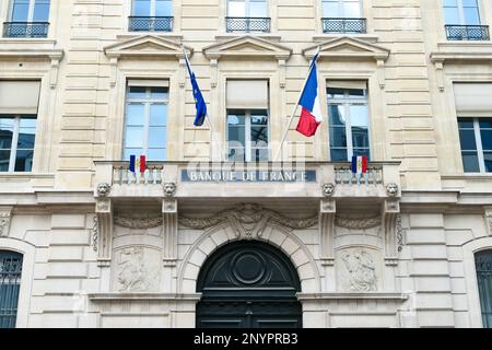 Paris, France. 19 février. 2023.Bâtiment Banque de France avec son inscription. Banque D'Images