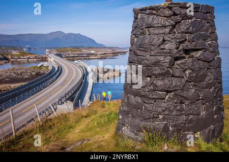 Paysage, en route de l'Atlantique ou Atlanterhavsveien, du bouton à Kristiansund, More og Romsdal (Norvège) Banque D'Images