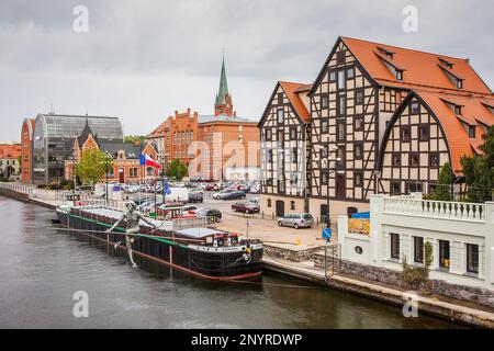 Rivière Brda, à droite les greniers historique, Bydgoszcz, Pologne. Banque D'Images