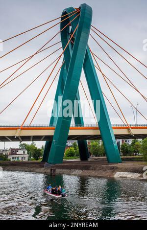 Vue depuis un bateau, rivière Brda, Bydgoszcz, Pologne. Banque D'Images