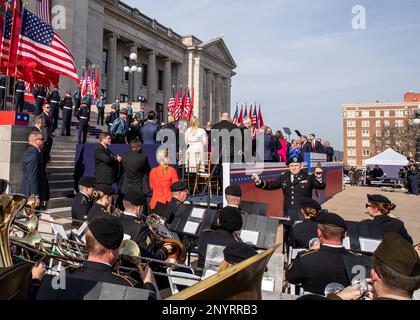 La bande militaire de 106th a joué à l'inauguration du gouverneur de l'État de l'Arkansas en 47th sur les marches du capitole de l'État à Little Rock, Arkansas, 10 janvier 2023. La gouverneure Sarah Huckabee Sanders a prononcé son discours inaugural après avoir prêté serment et être devenue la première femme gouverneur de l'Arkansas. Banque D'Images