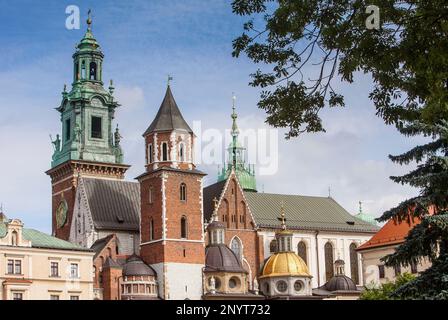 La Cathédrale et la chapelle de Sigismond dans le cadre du Château Royal de Wawel, Cracovie, Pologne Banque D'Images