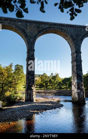 Le viaduc Lambley Railway traverse la rivière South Tyne dans le Northumberland. Une fois le chemin de fer entre Haltwhistle et Alston maintenant le South Tyne Trail.sout Banque D'Images