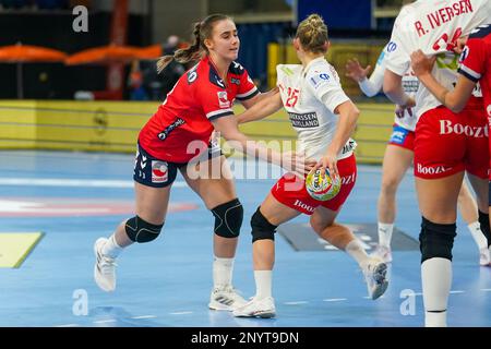 EINDHOVEN, PAYS-BAS - MARS 2 : Stine Skogrand de Norvège, Trine Jensen du Danemark pendant le match des femmes de la Ligue d'or entre la Norvège et le Danemark au Indoor Sportcentrum Eindhoven sur 2 mars 2023 à Eindhoven, pays-Bas (photo de Henk Seppen/Orange Pictures) Banque D'Images