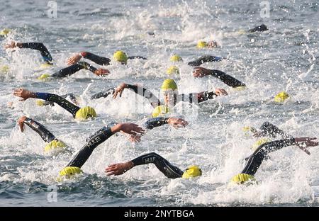 Groupe masculin Elite sur la coupe de triathlon asiatique 2023 à Hong Kong, au réservoir de Plover Cove. 25FEB23 SCMP/Dickson Lee Banque D'Images