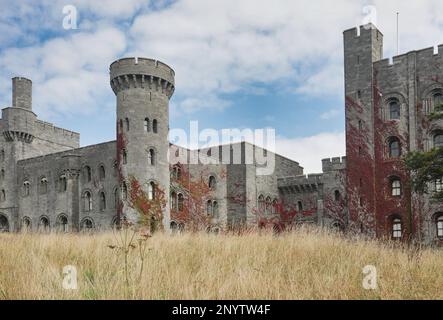 Vue sur le château de Bangor au nord du pays de Galles Banque D'Images