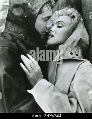 L'actrice américaine Marilyn Monroe et l'acteur Cosey Adams alias Max Showalter dans le film Niagara, USA 1953 Banque D'Images