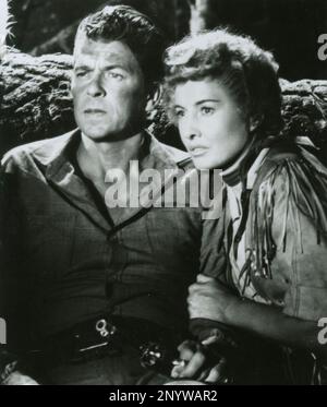 L'acteur américain Ronald Reagan et l'actrice Barbara Stanwyck dans le film Cattle Queen of Montana, USA 1954 Banque D'Images