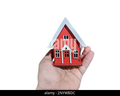 Maison miniature en main. Concept de vente d'une maison, immobilier. Marché de l'immobilité. Commerce de biens Banque D'Images