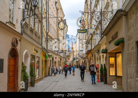 Boutiques de Getreidegasse dans le centre historique, Salzbourg, Autriche Banque D'Images