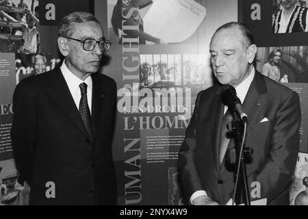 Archives 90ies : le maire de Lyon, Raymond barre, accueille Boutros Boutros Ghali, Secrétaire général de l'Organisation des Nations Unies, Sommet G7, Lyon, France Banque D'Images