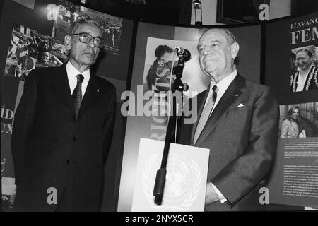 Archives 90ies : le maire de Lyon, Raymond barre, accueille Boutros Boutros Ghali, Secrétaire général de l'Organisation des Nations Unies, Sommet G7, Lyon, France Banque D'Images