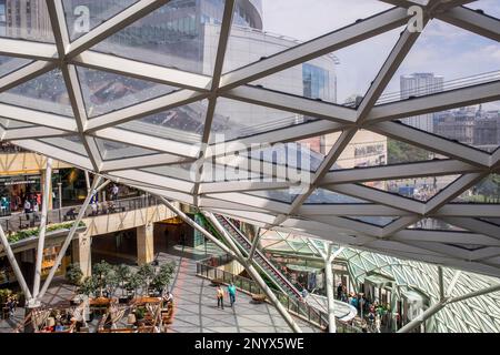 Terrasses d'or, centre commercial Zlote Tarasy, Varsovie, Pologne Banque D'Images