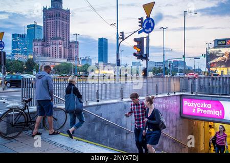 Plac Defilad square, au coin de la rue Marszalkowska à Al.Jerozolimskie street, Varsovie, Pologne Banque D'Images