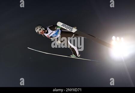 Planica, Slovénie. 02nd mars 2023. Ski nordique: Championnat du monde, saut à ski - grande colline, hommes, qualification. Anze Lanisek de Slovénie en action. Credit: Daniel Karmann/dpa/Alay Live News Banque D'Images