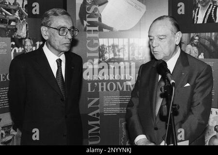 Archives 90ies : le maire de Lyon, Raymond barre, accueille Boutros Boutros Ghali, Secrétaire général de l'Organisation des Nations Unies, Sommet G7, Lyon, France Banque D'Images