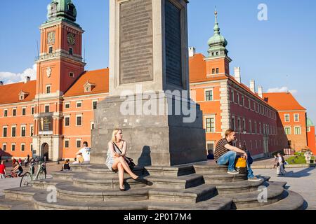 Plac Zamkowy square, le Château Royal et Zygmunt colonne, Varsovie, Pologne Banque D'Images