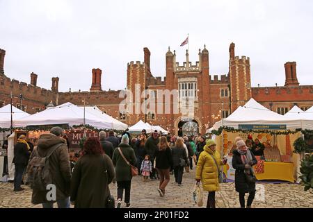 Base court, foire alimentaire festive, Hampton court Palace, East Molesey, Surrey, Angleterre, Grande-Bretagne, Royaume-Uni, Royaume-Uni, Europe Banque D'Images