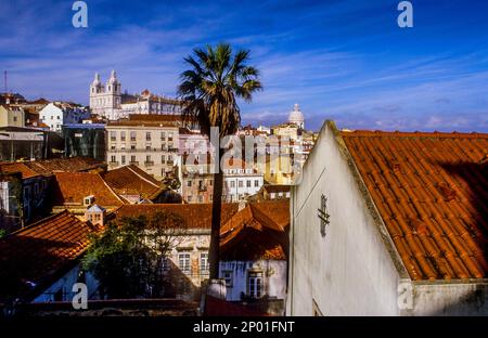 Vue de la ville avec l'église de São Vicente de Fora, l'Alfama.Lisbonne. Le Portugal. Banque D'Images