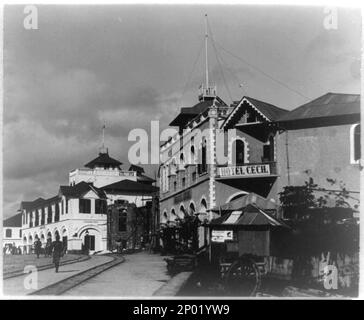 Scène de rue, Mombasa, Kenya. Collection Frank et Frances Carpenter, Hôtels,Kenya,Mombasa,1880-1930, installations commerciales,Kenya,Mombasa,1880-1930, Streets,Kenya,Mombasa,1880-1930. Banque D'Images