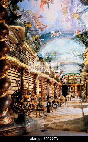Klementinum. Bibliothèque Baroque Hall.Prague. République tchèque Banque D'Images