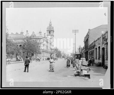 Church St. et Town Hall--Maritzburg, Afrique du Sud. Collection Frank et Frances Carpenter . Ville & vie urbaine,Afrique du Sud,Maritzburg,1900-1930, Streets,Afrique du Sud,Maritzburg,1900-1930. Banque D'Images