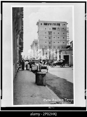 Scène de rue, Tampico, Mexique. Collection Frank et Frances Carpenter , Streets,Mexico,Tampico (Tamaulipas),1900-1930. Banque D'Images