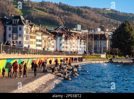 Zoug, Suisse - 31 décembre 2021: Promenade de la ville à Zoug, Suisse Banque D'Images