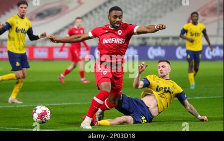 Anvers, Belgique, 02/03/2023, Gyrano Kerk d'Anvers et Siebe Van Der Heyden de l'Union se battent pour le ballon lors d'un match de football entre Royal Antwerp FC et Royale Union Saint-Gilloise, le jeudi 02 mars 2023 à Anvers, le segment de retour des demi-finales de la coupe Croky belge. Union a remporté 1-0 la première partie. BELGA PHOTO VIRGINIE LEFOUR Banque D'Images