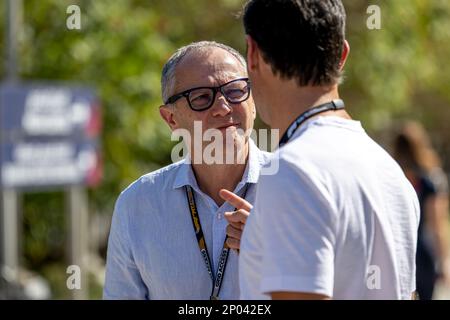 BAHREÏN CIRCUIT INTERNATIONAL, BAHREÏN - FÉVRIER 23: Stefano Domenicali, pendant les essais au Bahreïn circuit international sur 23 février 2023 à Sakhir, Bahreïn. (Photo de Michael Potts/BSR Agency) Banque D'Images