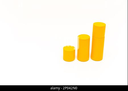 podiums jaunes de forme géométrique ronde, support avec perspective, plate-forme ronde vide. copier l'espace Banque D'Images