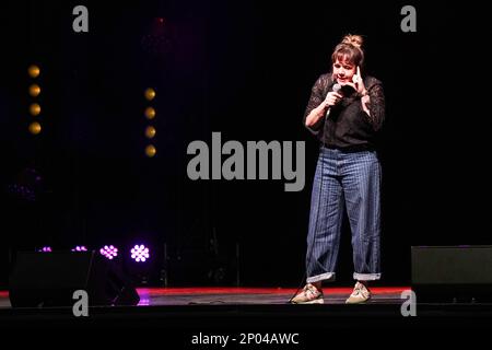 Kerry Godliman se produit au festival de comédie juste pour rire à l'Arena O2 de Londres. Date de la photo: Jeudi 2 mars 2023. Banque D'Images