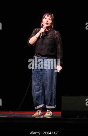 Kerry Godliman se produit au festival de comédie juste pour rire à l'Arena O2 de Londres. Date de la photo: Jeudi 2 mars 2023. Banque D'Images