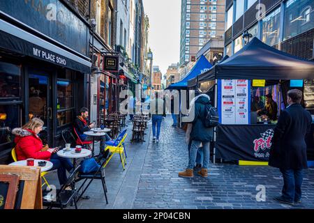 Marché alimentaire de Berwick Street Soho London - marché alimentaire de rue sur Berwick St, au cœur du quartier de Soho à Londres. Banque D'Images