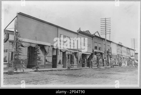 Scène de rue. Collection Frank et Frances Carpenter , Don; Mme W. Chapin Huntington; 1951, commercial Streets,Alaska,Fairbanks,1890-1920, États-Unis,Alaska,Fairbanks Banque D'Images